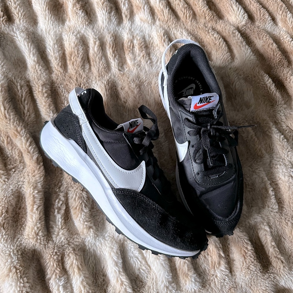 EUC Nike Waffle Debut sz 8